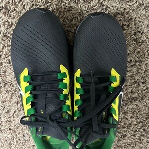 Nike Black and Green Athletic Shoes with Modern Design